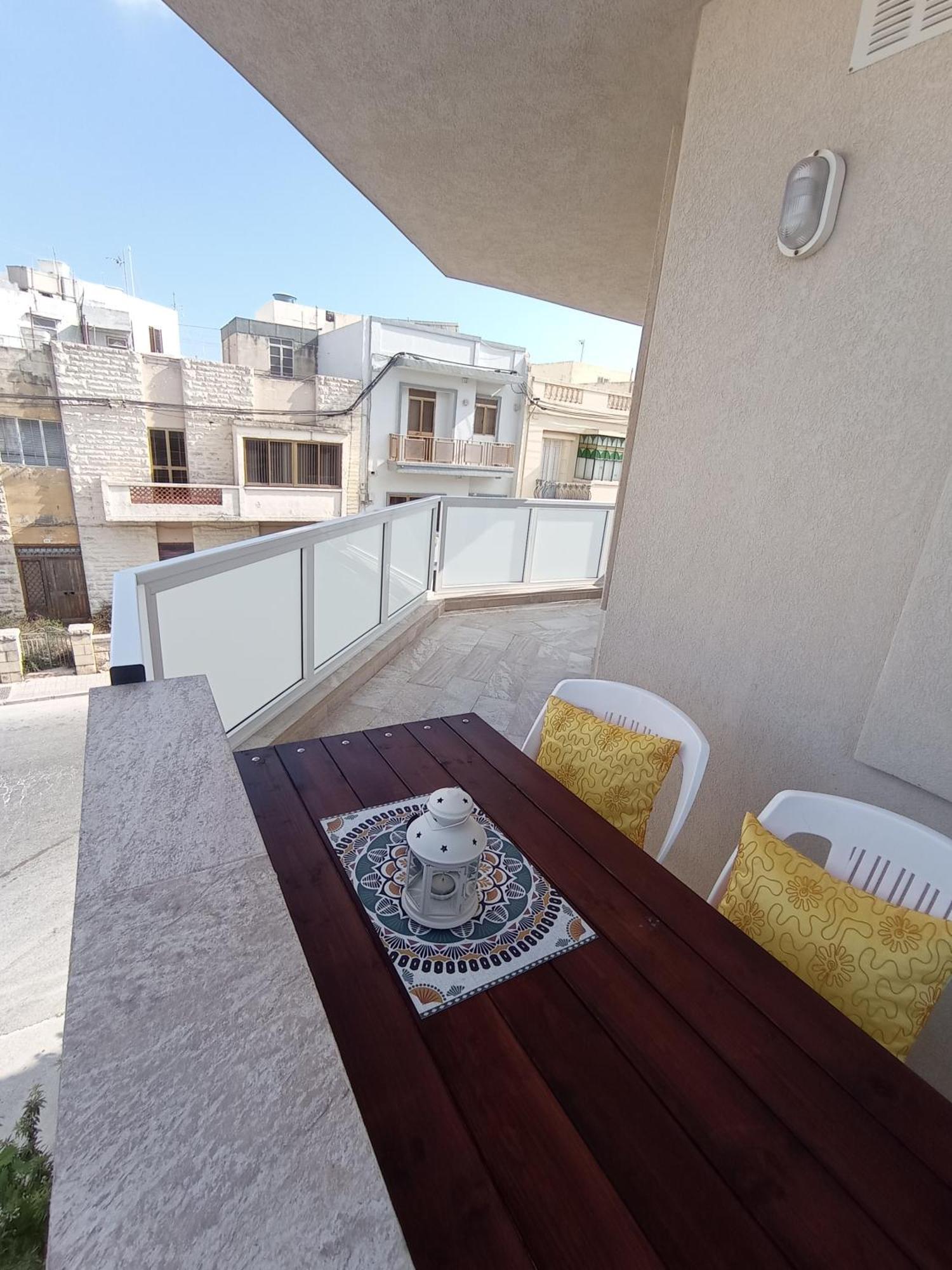 Joseph 2 Stylish Flat With Open Views, Just 4Km From The Airport Or Beach Siggiewi Exteriör bild